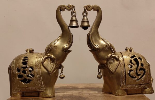 Grace in Brass Bell Bearing Elephant – Decor Grace in Brass Bell Bearing Elephant – Decor